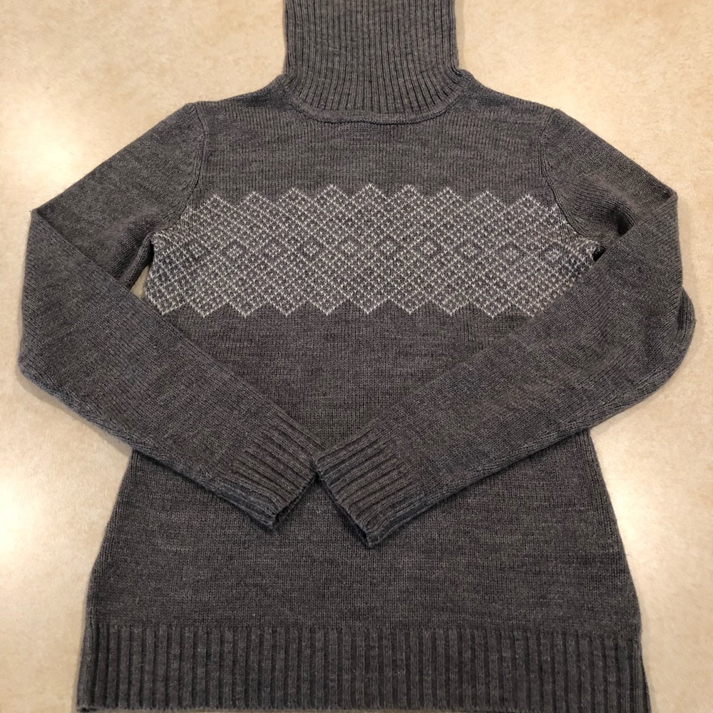 New York and company gray sweater